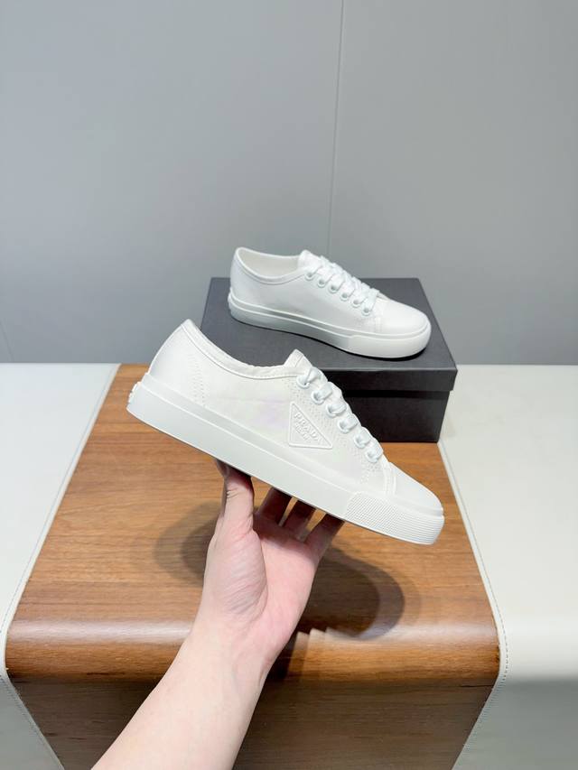 Prad* 25Ss round-toe canvas shoes feature the latest in high-tech canvas. After