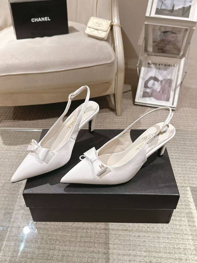 2025A21110-2 Upper; Imported silk satin lining; Silk sheepskin footbed; Silk she