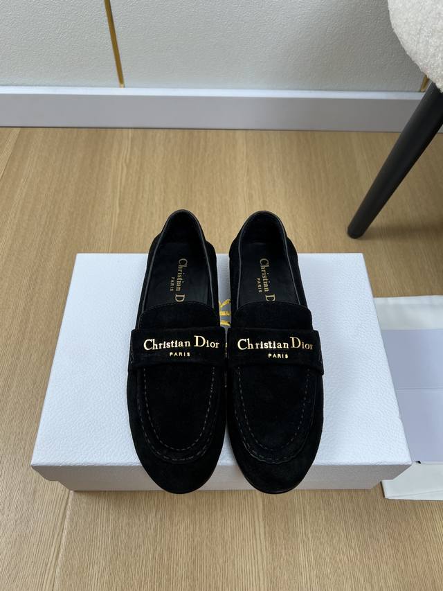 Dior Spring/Summer New Arrivals, the latest hit slip-on loafers from the Dior co