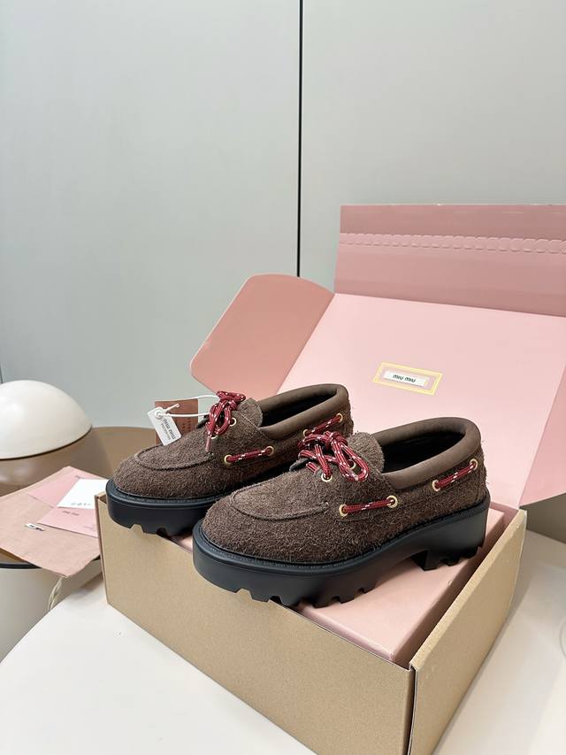top version airplane box + 20 Miumiu