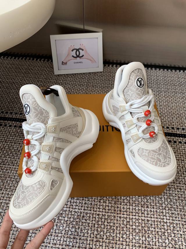 Accessories 50 Lv 2025 Spring/Summer new dad shoes exude youthful vitality, supe