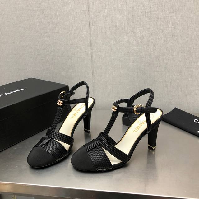 Cha*E1 New C-buckle rhinestone high heels! Small heel height 865cm, instantly el
