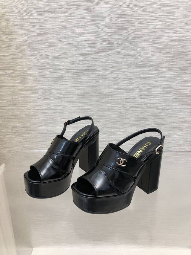Chanel 23Ss new Chanel backpack buckle Mary Jane hollow sandals. The cute Mary J