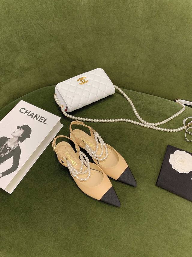 flat-soled high-heeled Chane* latest pearl shoes. These amazing shoes are absolu