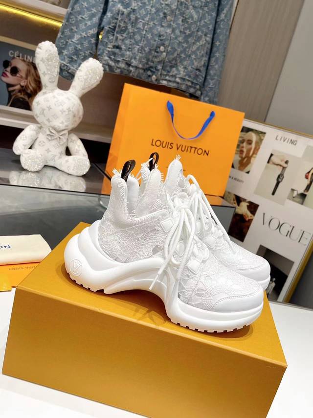 24 New Spring Louis Vuitton Arrival. Super versatile slimming artifact. The arch
