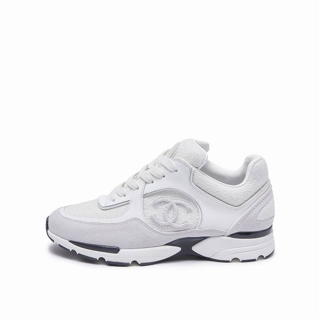 Chanel counter top casual sports shoes This classic design; the upper is embroid