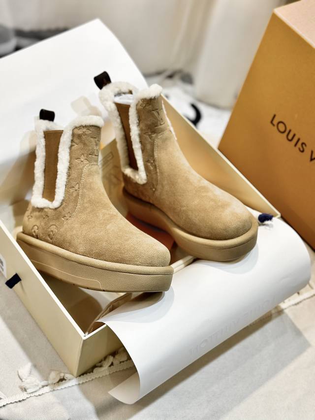s latest collection is here! L's new autumn/winter Birkenstock boots are made of