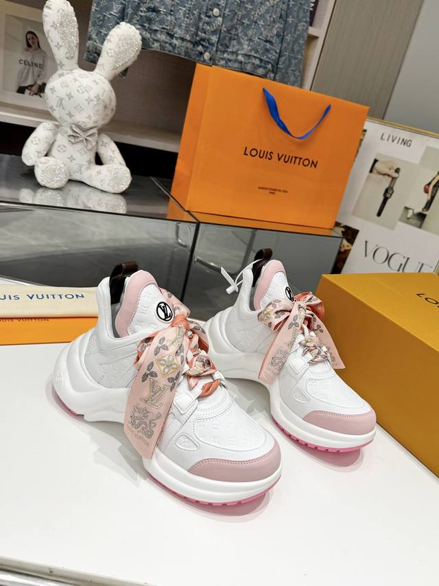 Four-level new Louis Vuitton Dragon Year debut silk scarf bow sneakers, super ve