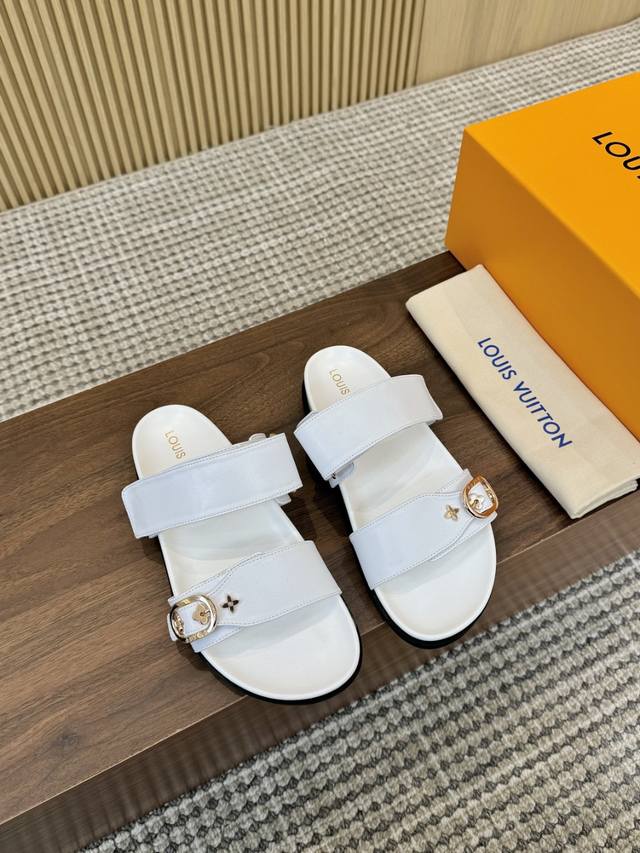 Couple's Vuitton Loui.