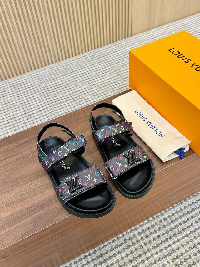 Lv's latest hit flat-soled half-covered slippers, with Lg decorative buckles, to