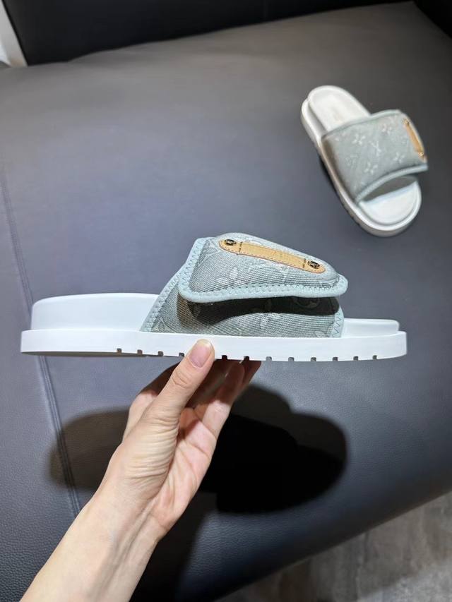 Vuitton Loui.