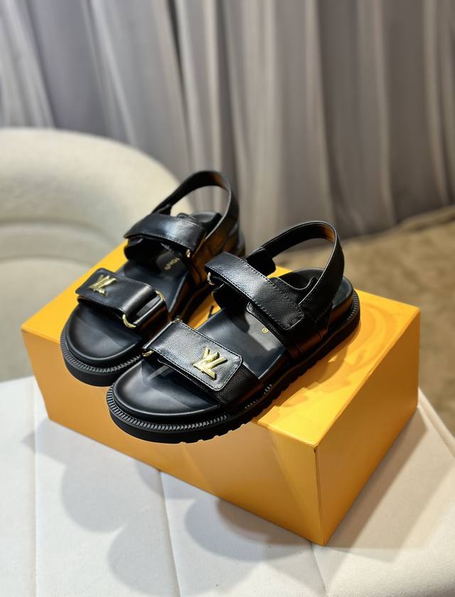 The latest thin-soled sandals from the Lvjia series