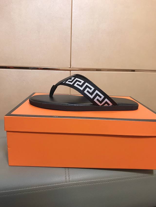 factory price P new listing Versace slippers series, men's new style full of ele