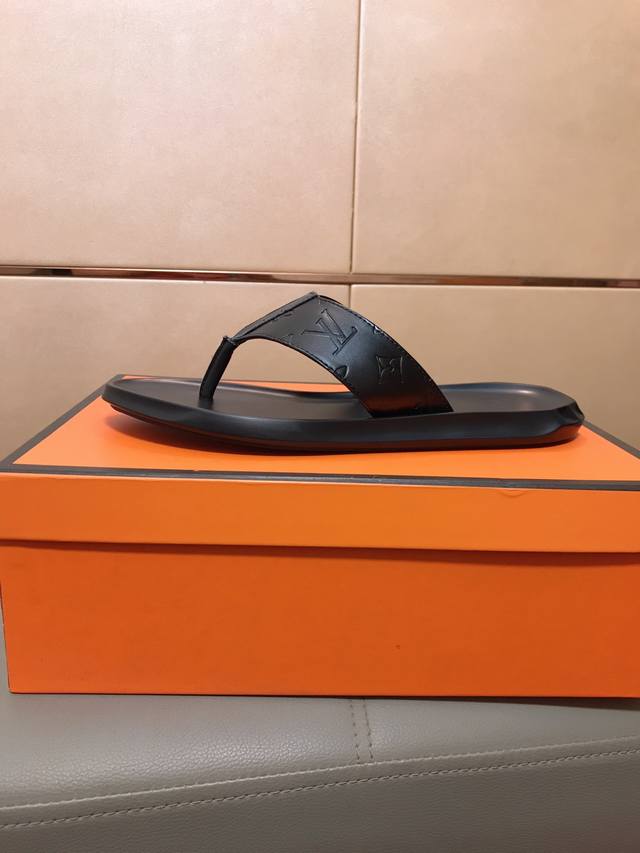 Factory Price LV Louis Vuitton Ss latest men's slippers, popular slippers, a mus