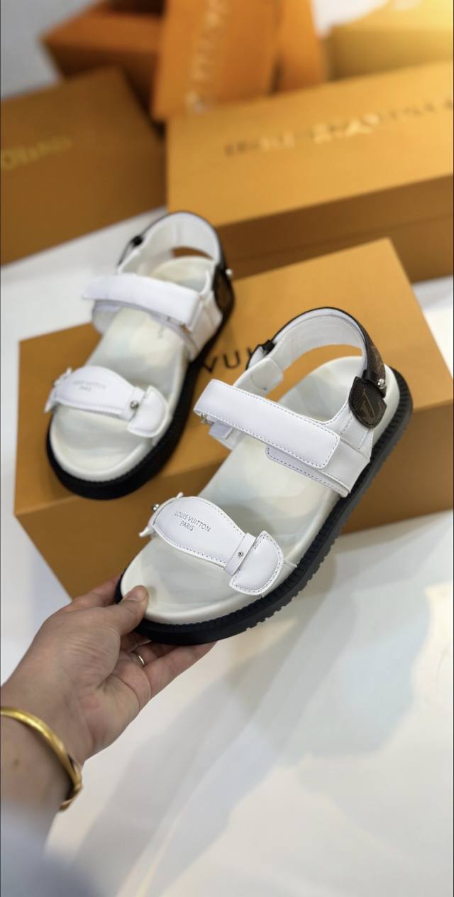 Vuitton Loui.