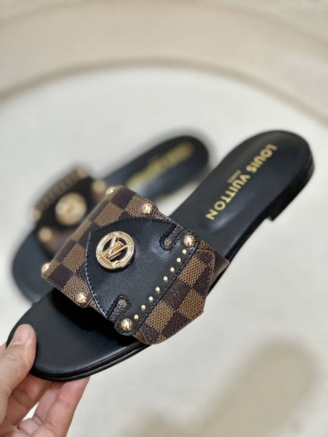 Vuitton Loui.
