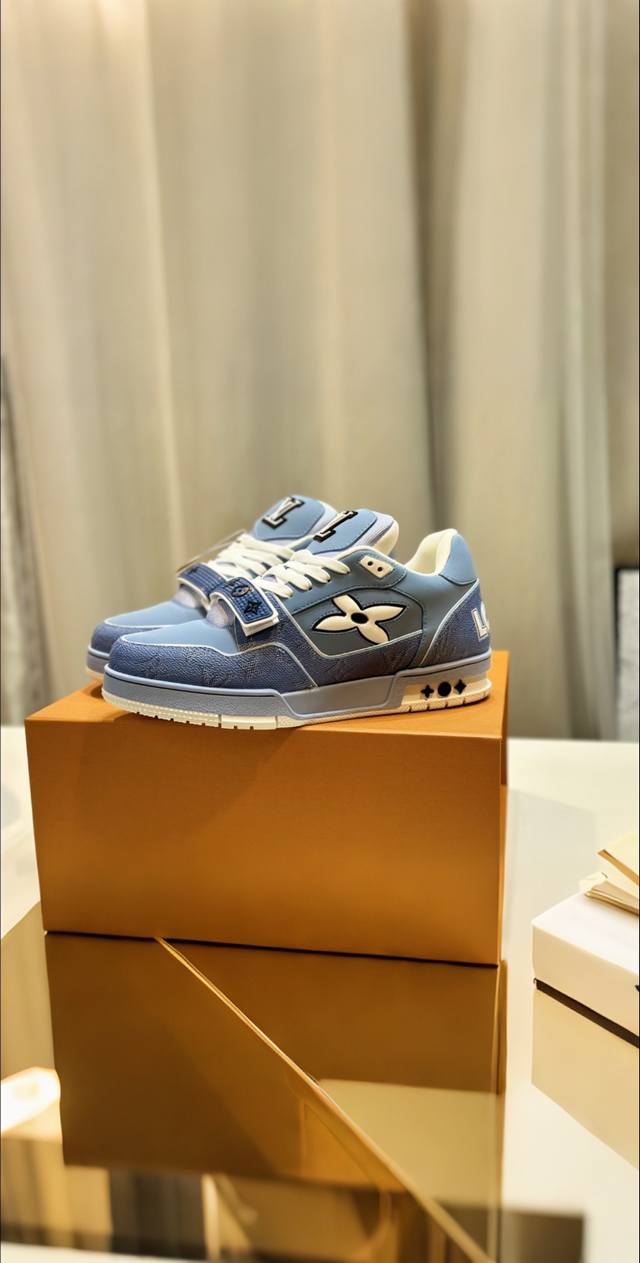 a top-tier couple's edition, factory-priced at a premium price. A highly sought-
