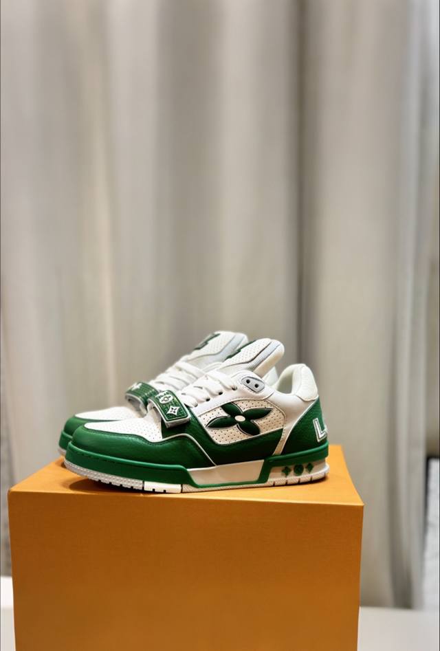 a top-tier couple's edition, factory-priced at a premium price. A super-popular