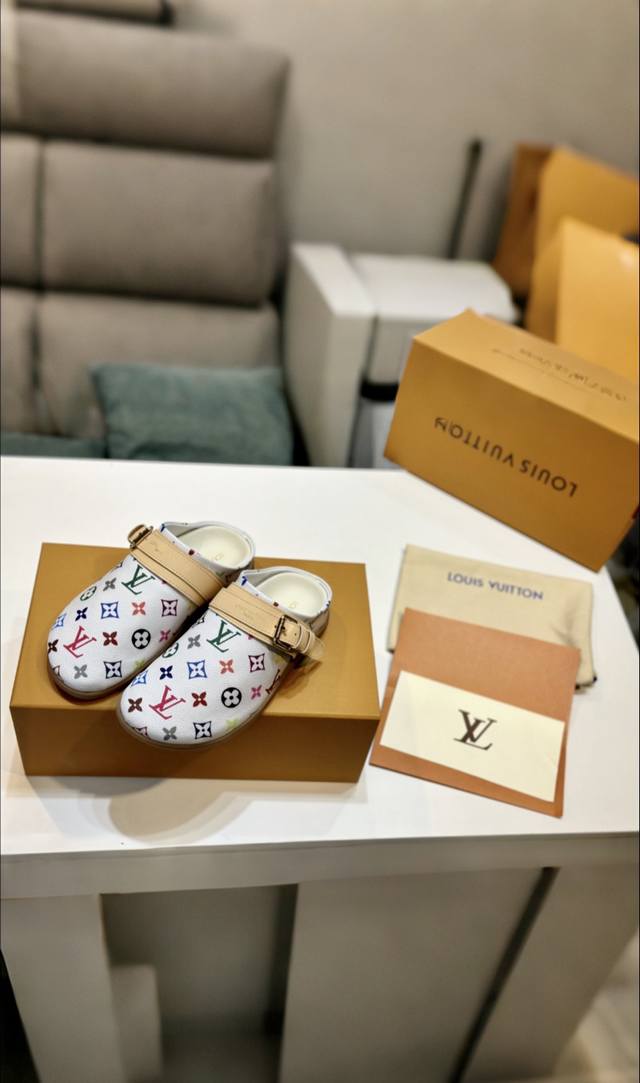 LV's latest and top-tier Louisvuitt On Fw. New Arrival ~ LV Aspen platform slipp