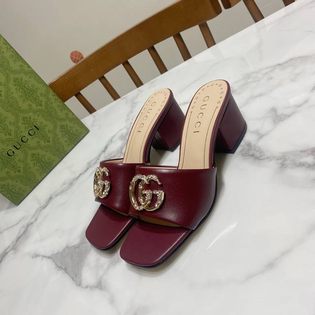 pig liver red Gucci square toe thick heel sandals, with diamond double buckle, a
