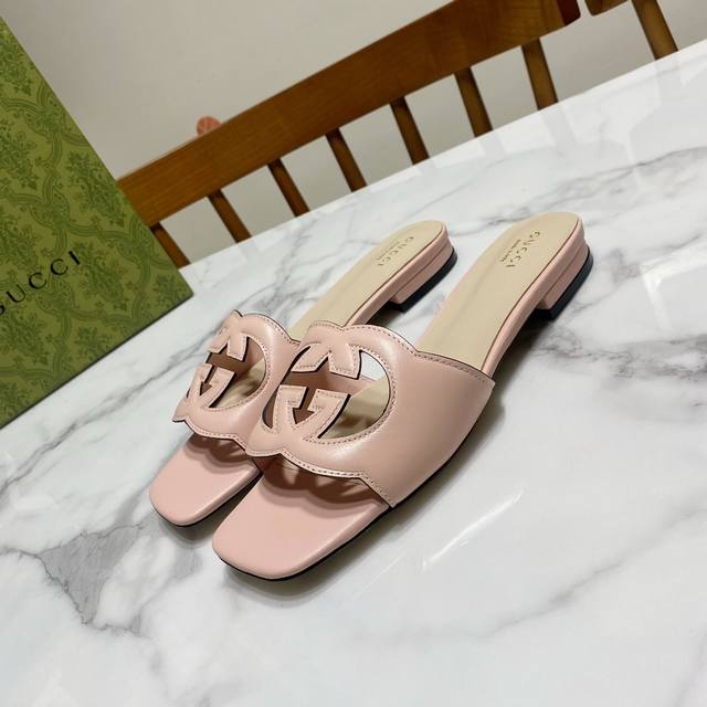 Custom-made Gucci summer latest double flat slippers, popular hollow relief desi