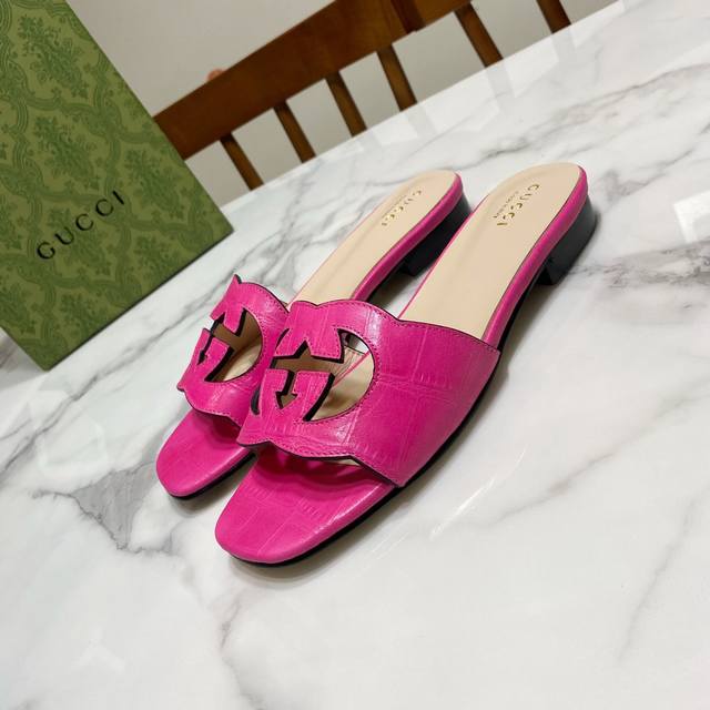 Stone-grained rose-red Gucci's latest summer double-bottomed slippers, with a po