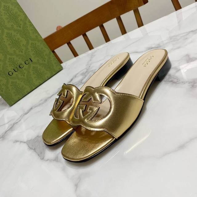 Gold Gucci Gucci's latest summer double flat slippers, popular hollow relief des
