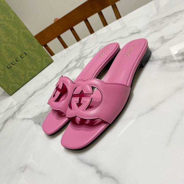 All pink Gucci Gucci's latest summer double flat slippers, popular hollow relief