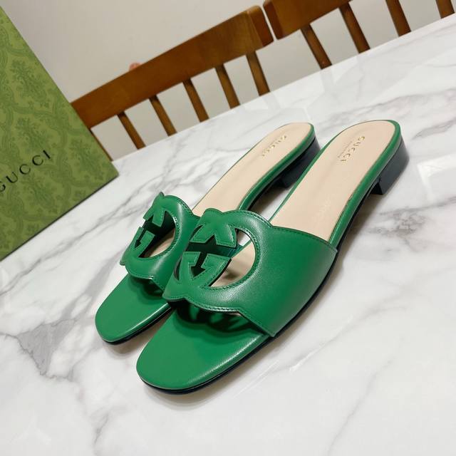 Green Gucci Gucci's latest summer double flat slippers, popular hollow relief de