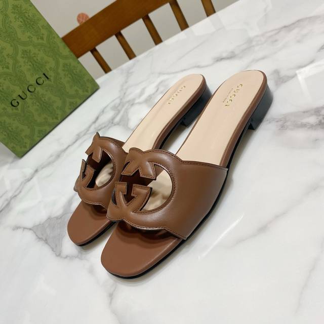 Brown Gucci Gucci's latest summer double flat slippers, popular hollow relief de