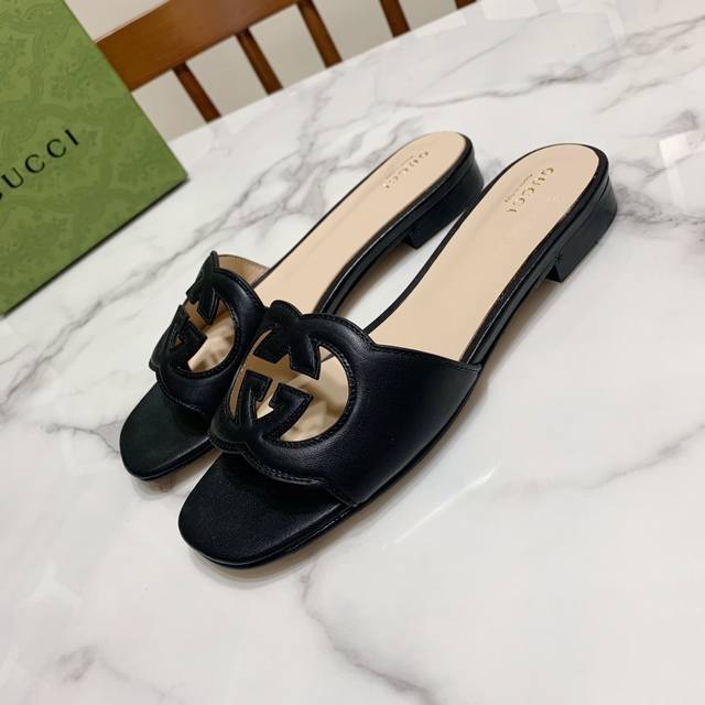 Black Gucci Gucci's latest summer double flat slippers, popular hollow relief de
