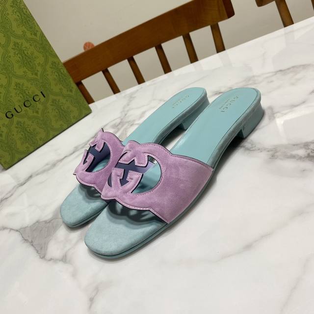Gucci's latest summer double flat slippers, with a popular hollow relief design