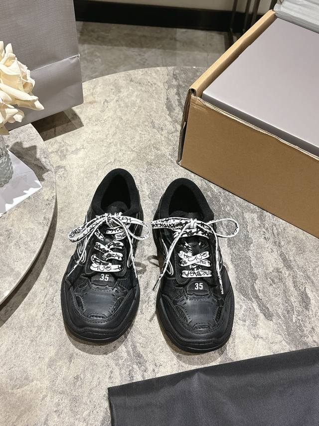 Top version Balenciaga's latest Hamptons series couple's style damaged and old c