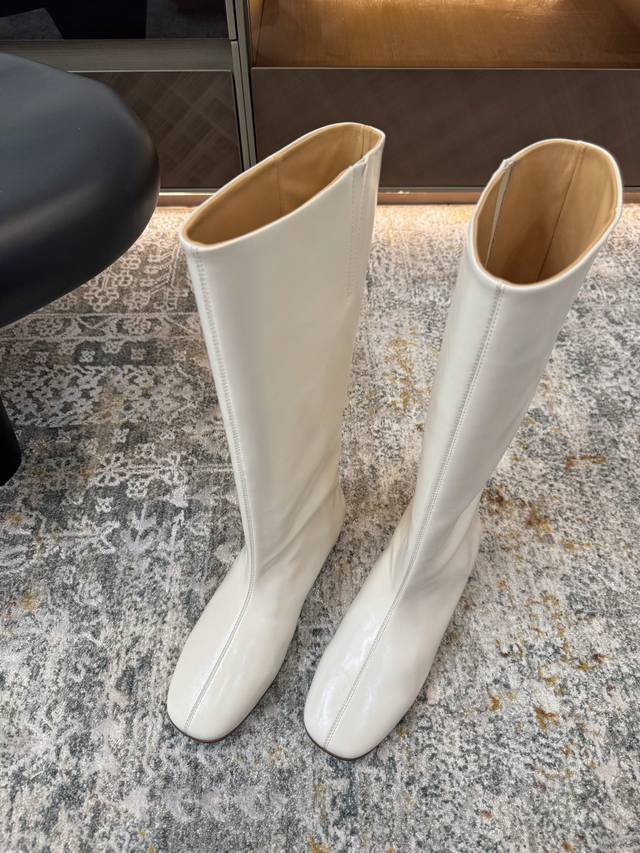 New Fall/Winter Arrival. Fabric: Waxed leather lining. Cowhide leather sole. Rub