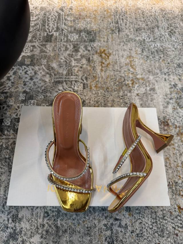 catwalk fashion style,