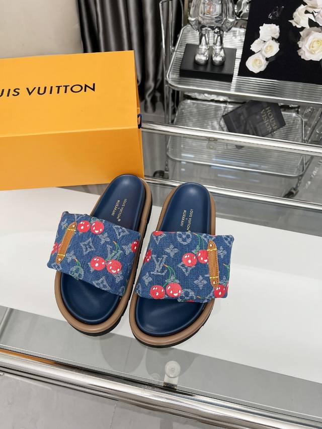 Louis Vuitton's new spring and summer slippers are now on sale. 1:1 high-end cus