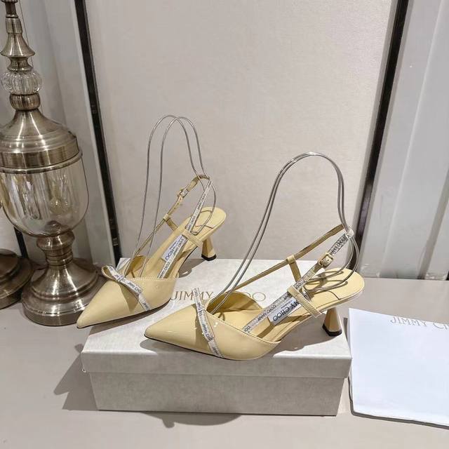 Jimmychoo2025 Cream Webbing Kitten Heels are here! Paired with a logo bow, they'
