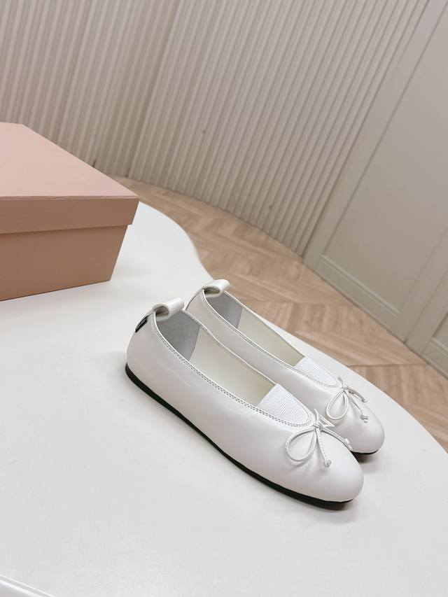 Miu Miu 2025 Spring/Summer new models. Miumiu dance shoes. Detailed details from
