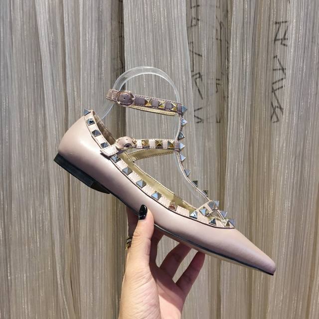 available year-round, in five collections of matte nude pink sheepskin. Valentin