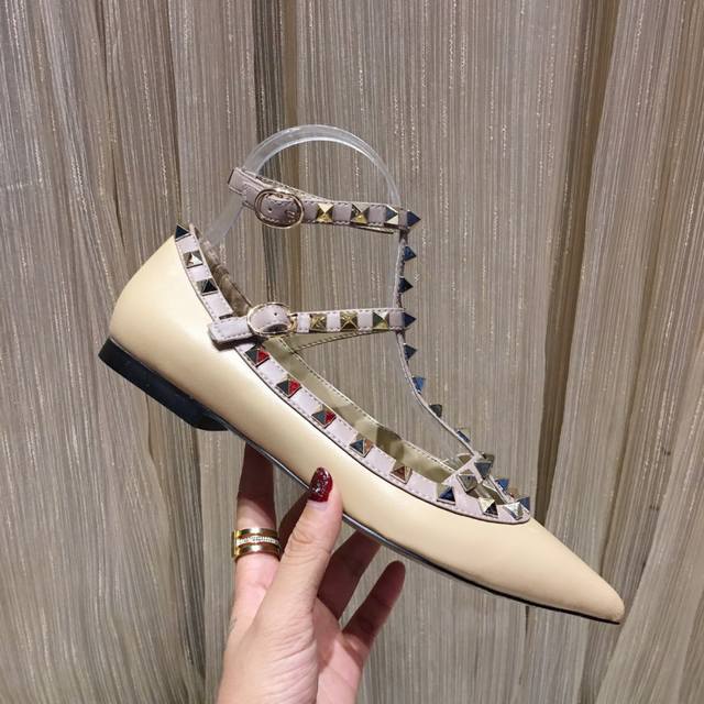 Valentino, a global leader in high-end couture and ready-to-wear, offers five st
