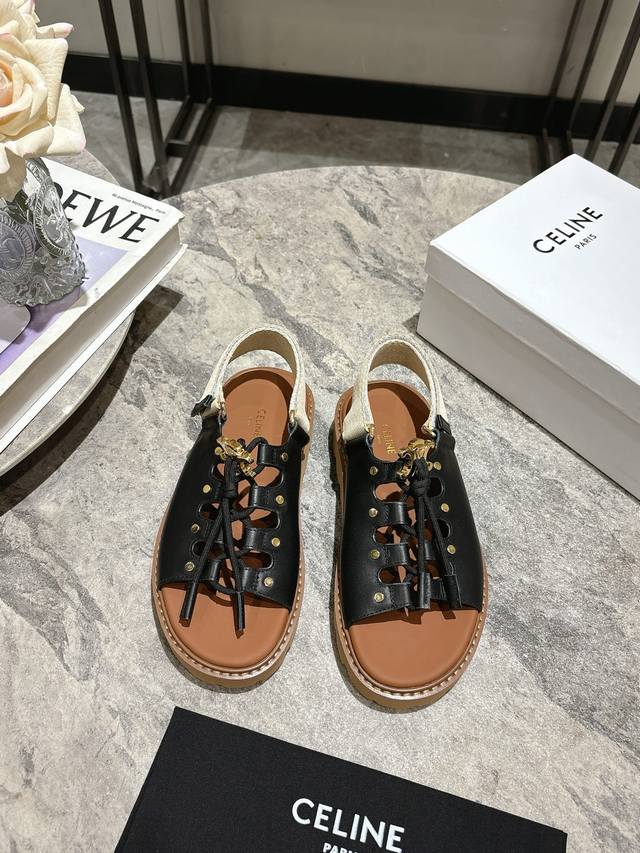 Celine classic spring latest hit beach sandals, paired with socks in summer, are