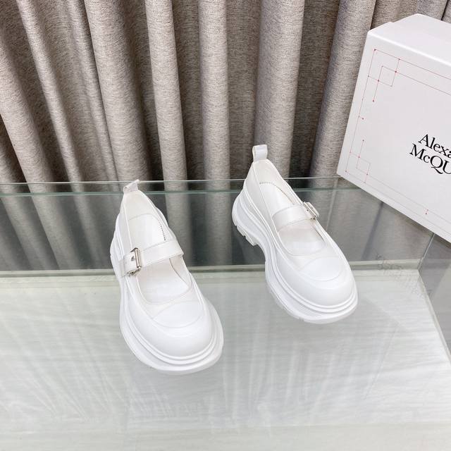 Alexander McQueen's new series of thick-soled dad shoes are a retro and trendy p