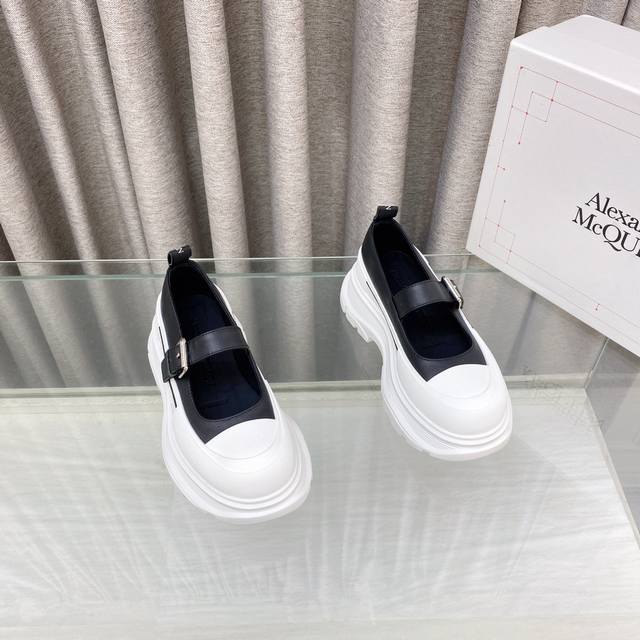Top-quality Alexander McQueen new series thick-soled dad shoes are a retro and t