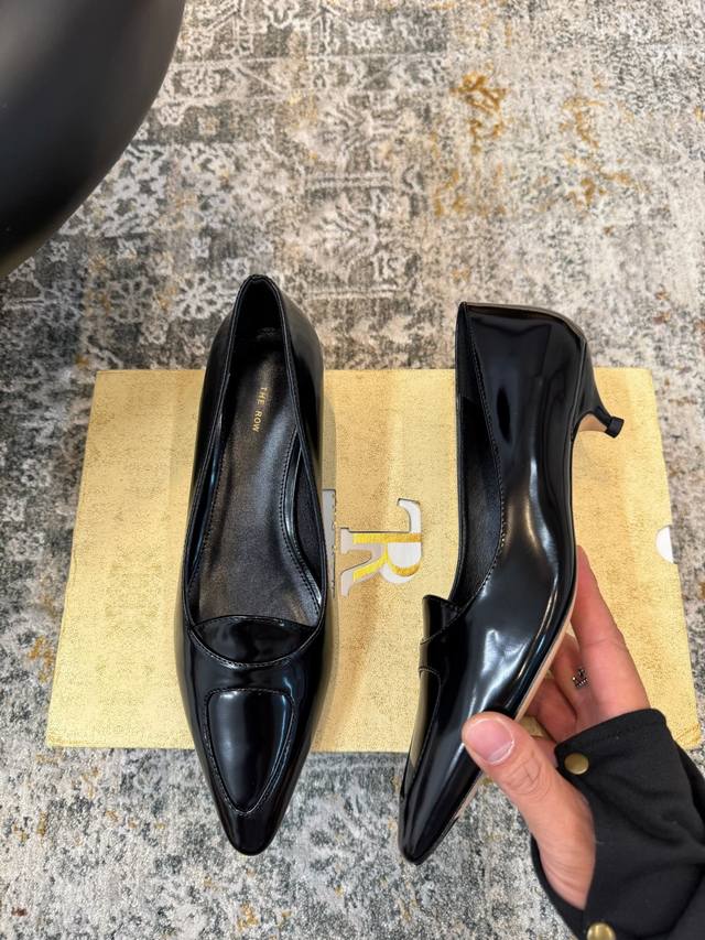 Brand new hot item. New fabric, open edge bead lining, sheepskin sole, cowhide s