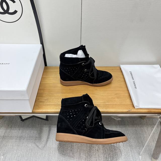 Isabel Marant's new fall/winter collection is a hit with Instagram influencers!
