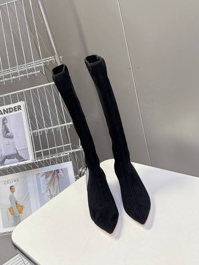 Dior 's latest stretch boots from the Fall/Winter runway, the D-Major boots, fea