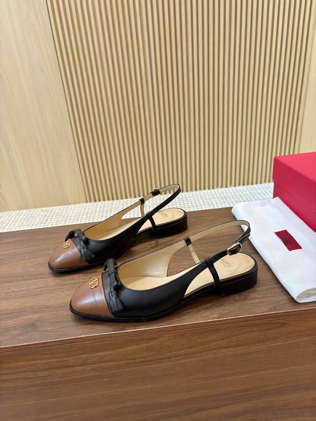 Top-of-the-line Valentino spring/summer women's slingback sandals. These walking