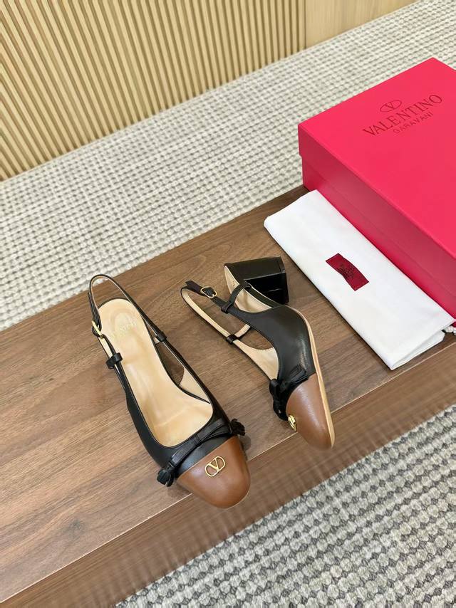 Top-of-the-line Valentino spring/summer women's slingback sandals. These walking
