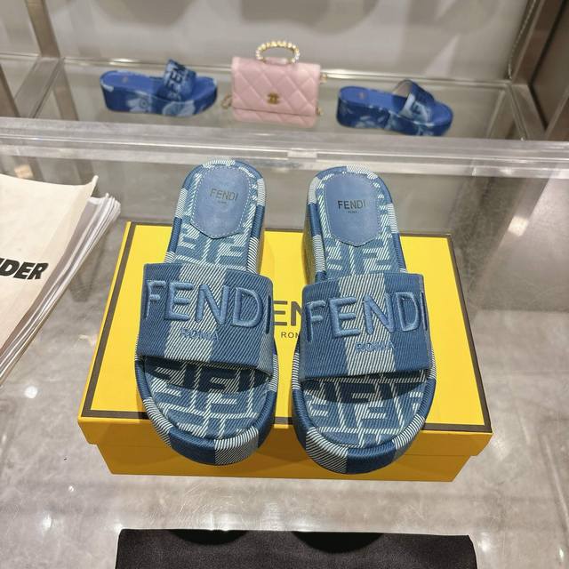 Factory Price Fendi latest hot-selling wide-bottomed slippers, Pp straw fabric,