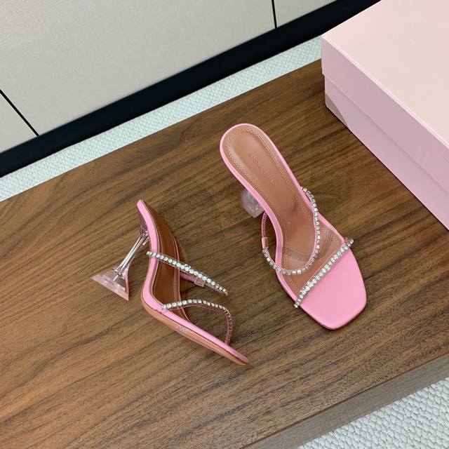 Amina Muaddi diamond chain slippers. Elegant style, creating a unique feeling. S